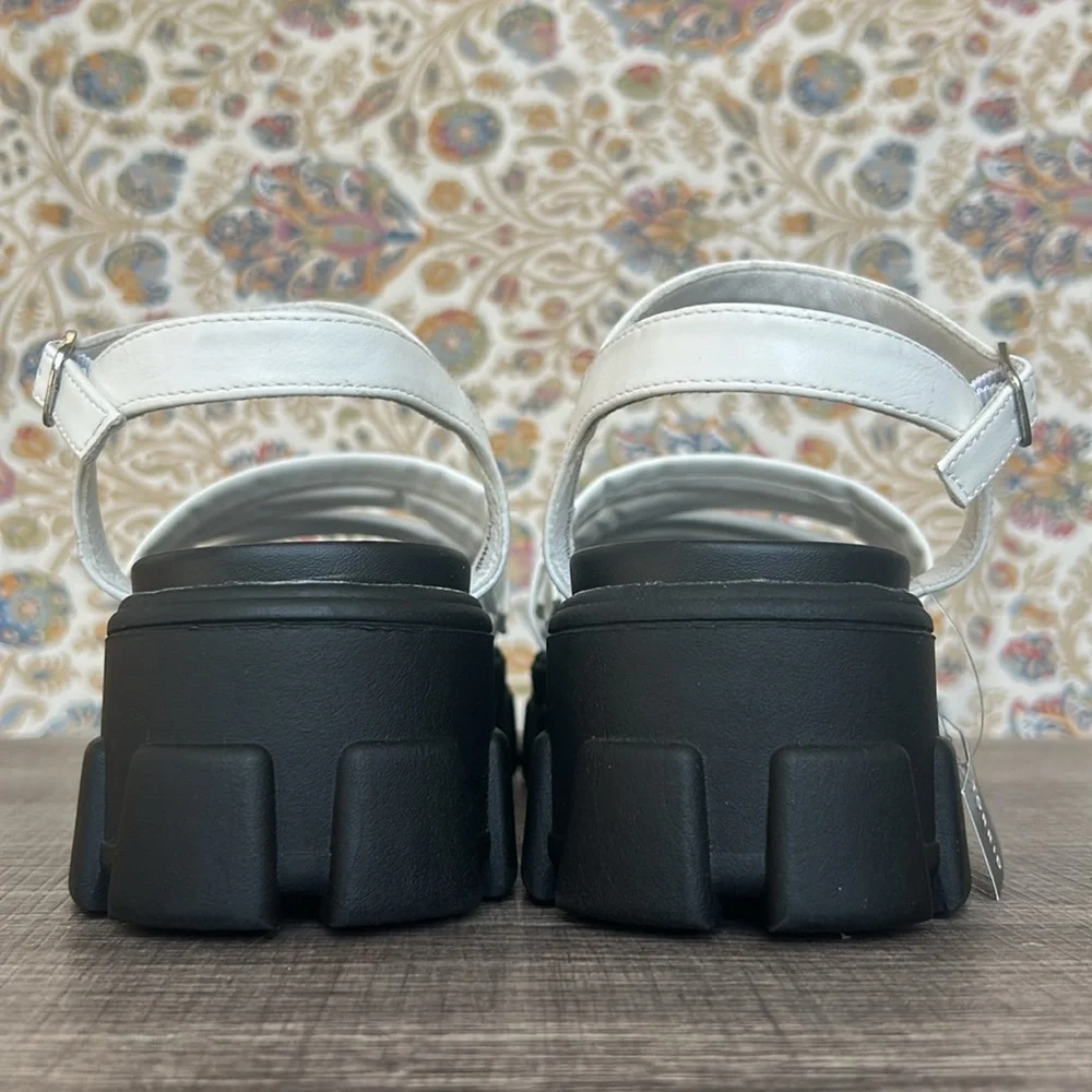 NWT Torrid White and Black Chunky Platform Sandals Multi Band Heeled Strappy 8WW